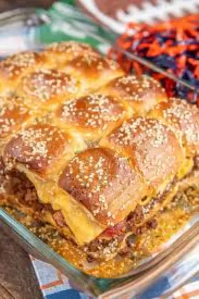 Hawaiian Bacon Cheeseburger with juicy beef patty, crispy bacon, melted cheese, and grilled pineapple served on a toasted bun.